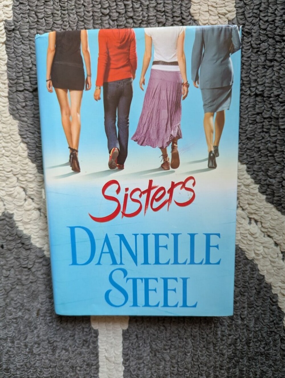 Hard Bound Book Sisters By Danielle Steel Easy Read Love Laugh Struggle Triumph